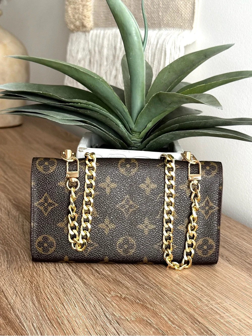 ✅AUTH✅LOUIS VUITTON WALLET ON A CHAIN